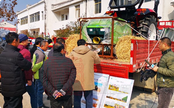 上海世達爾打捆機參加丹江口市2022年“農(nóng)機大篷車”四下鄉(xiāng)活動